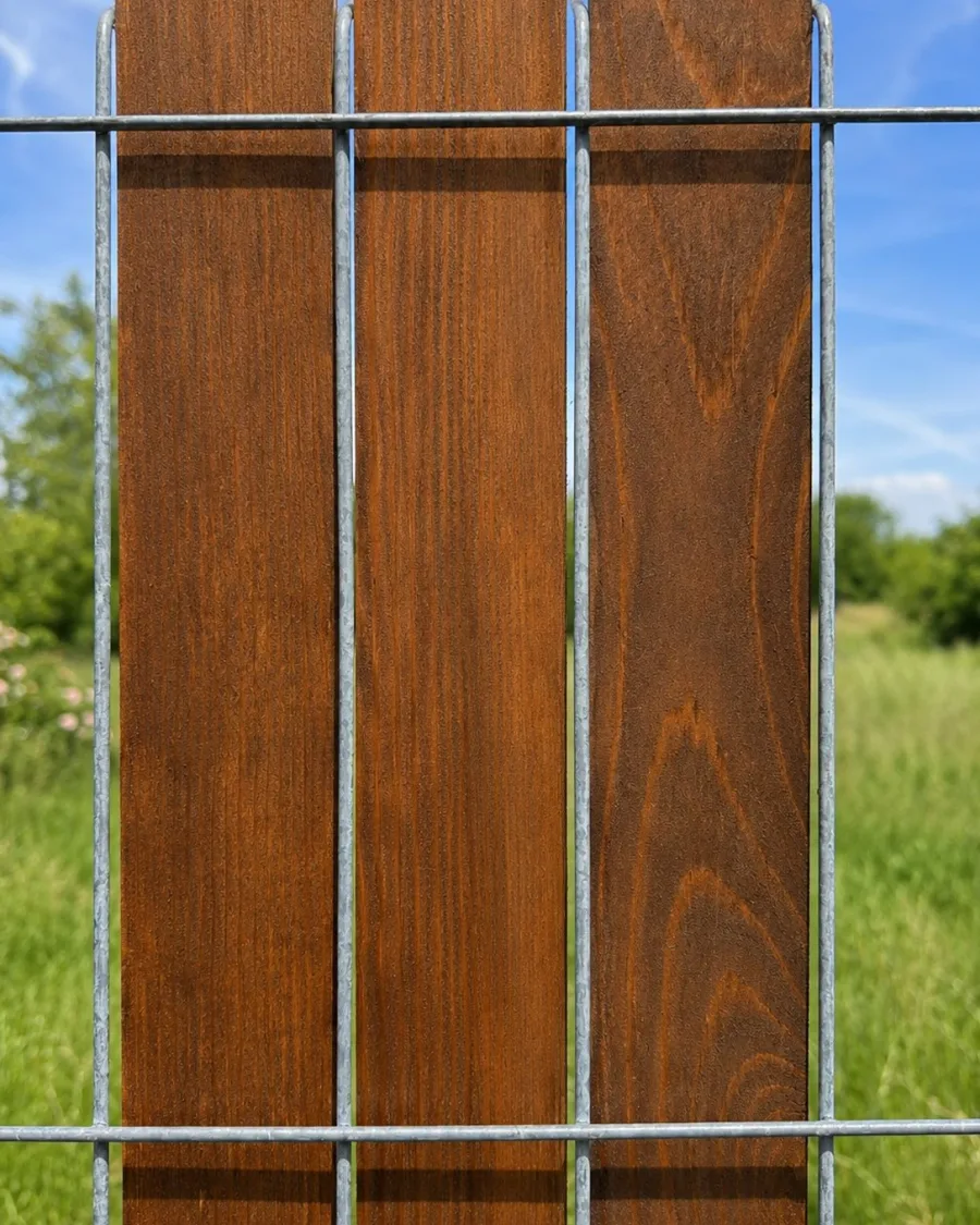 Șipcă lemn pentru gard bordurat 60 cm montată pe gard bordurat, înălțime 60 cm, finisaj Teak